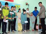 MIC Đà Nẵng sẻ chia với các em có hoàn cảnh éo le